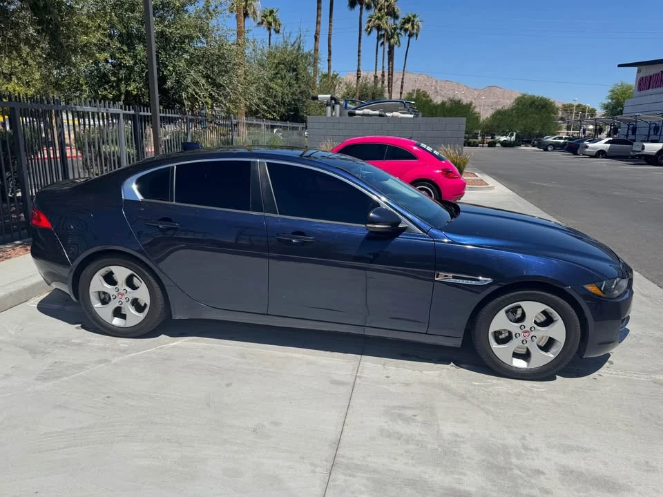 2017 Jaguar XE - Image 3 of 3