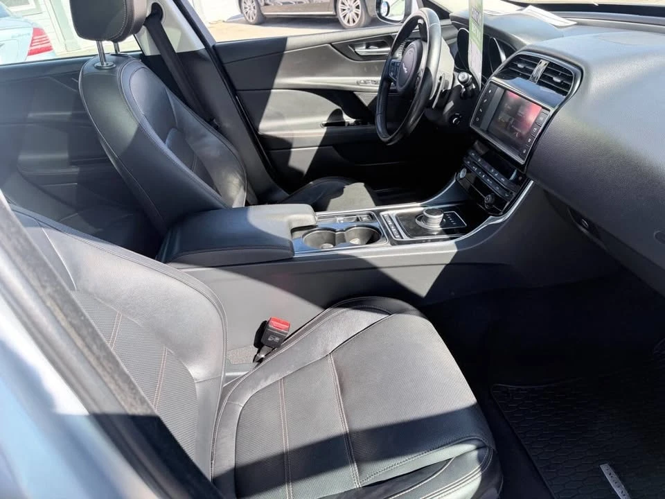 2017 Jaguar XE - Image 13 of 20