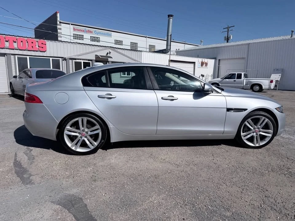 2017 Jaguar XE - Image 9 of 20