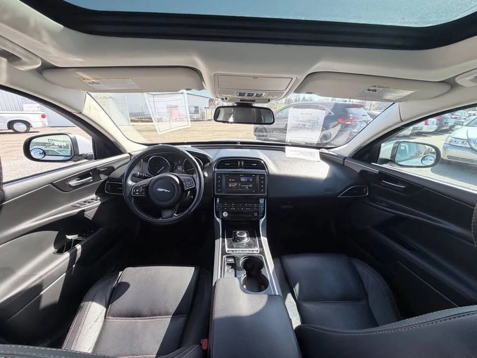 2017 Jaguar XE - Image 10 of 20