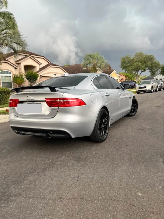 2017 Jaguar XE - Image 2 of 8
