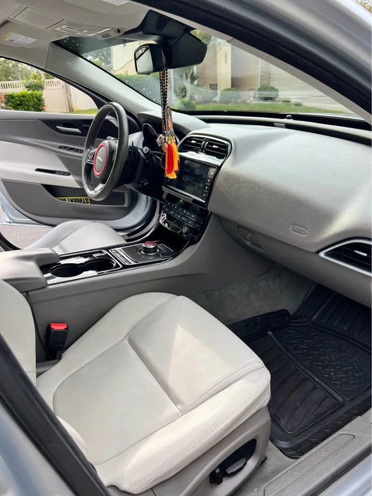 2017 Jaguar XE - Image 8 of 8