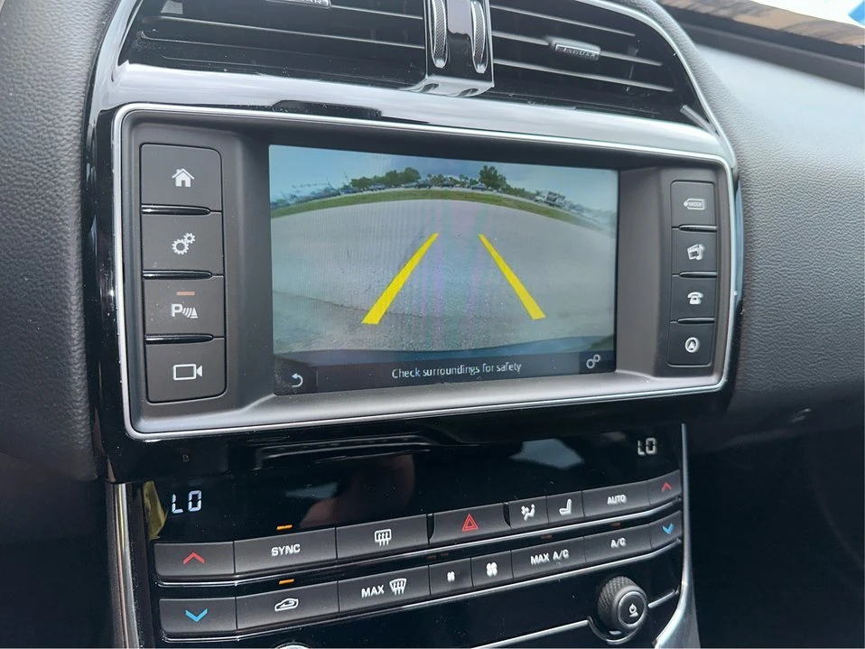 2017 Jaguar XE - Image 16 of 20