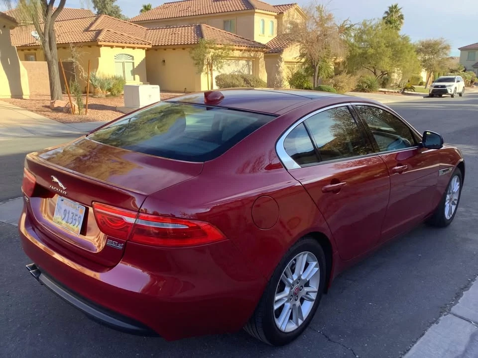 2017 Jaguar XE - Image 9 of 20