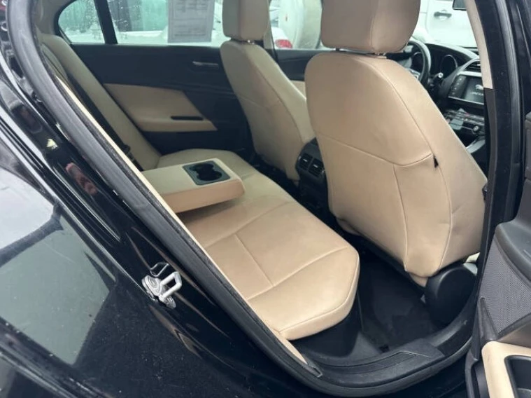 2017 Jaguar XE - Image 7 of 11
