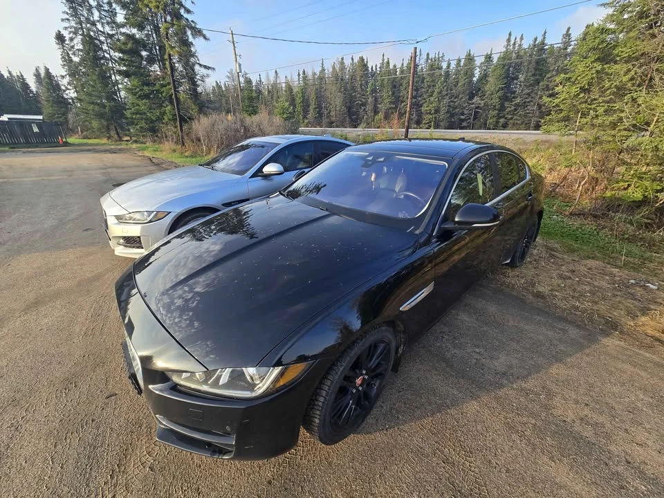 2017 Jaguar XE - Image 8 of 10