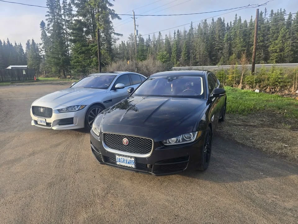 2017 Jaguar XE - Image 2 of 10