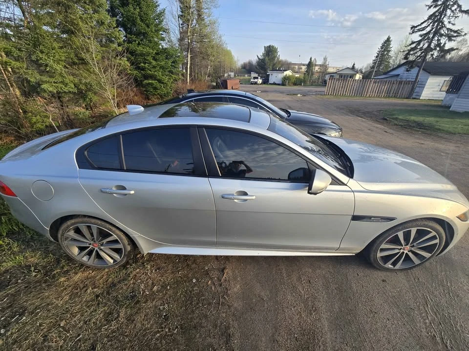 2017 Jaguar XE - Image 7 of 10