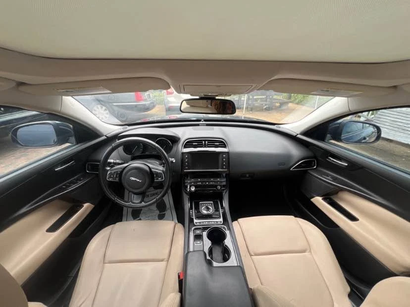 2017 Jaguar XE - Image 9 of 10