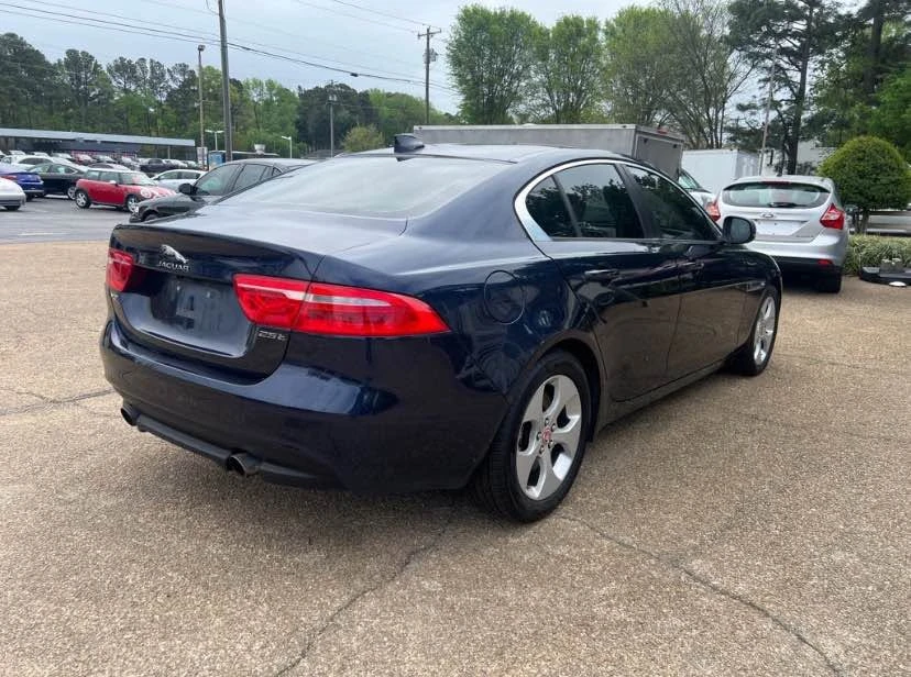 2017 Jaguar XE - Image 5 of 10