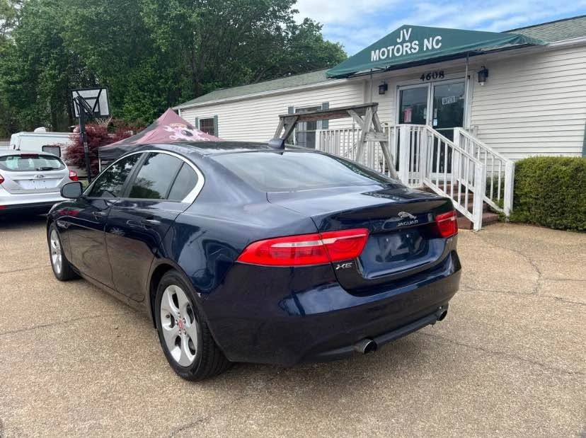 2017 Jaguar XE - Image 7 of 10