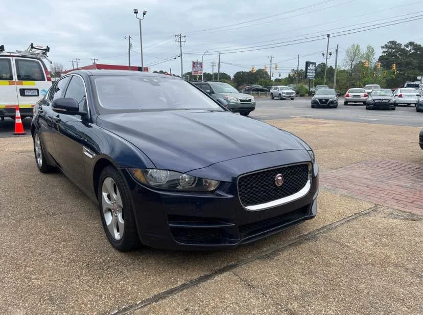 2017 Jaguar XE - Image 3 of 10
