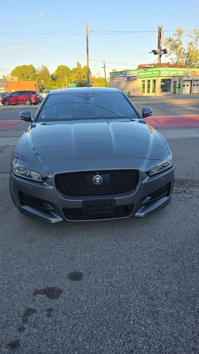 2017 Jaguar XE - Image 2 of 8