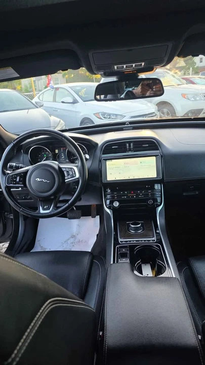 2017 Jaguar XE - Image 8 of 8