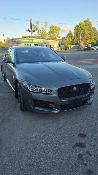 2017 Jaguar XE - Image 3 of 8