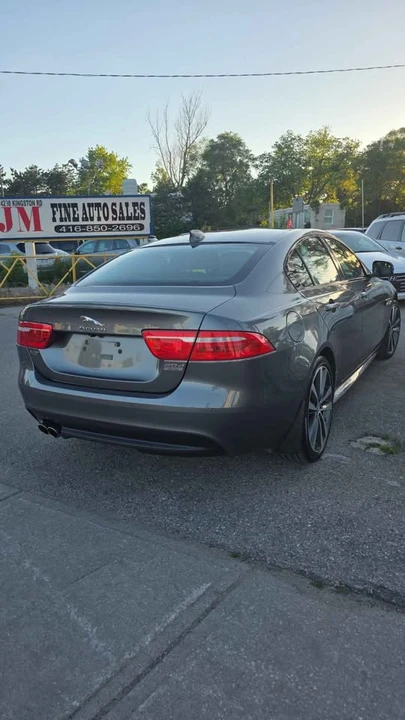 2017 Jaguar XE - Image 4 of 8