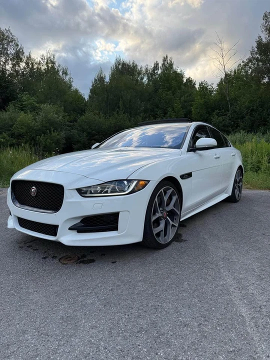 2017 Jaguar XE - Image 2 of 9