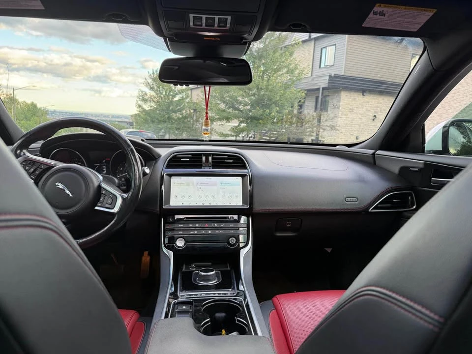2017 Jaguar XE - Image 3 of 9
