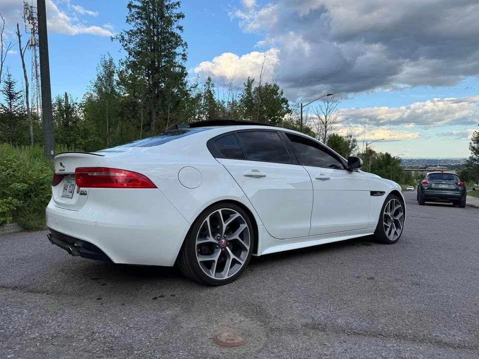 2017 Jaguar XE - Image 8 of 9