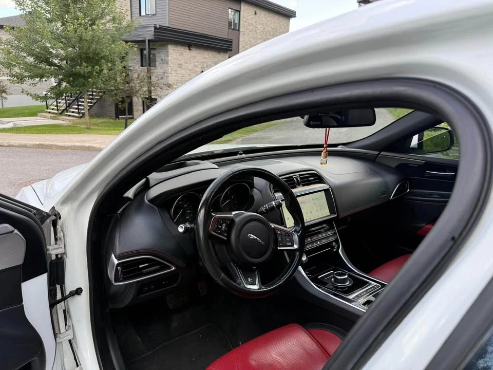 2017 Jaguar XE - Image 7 of 9