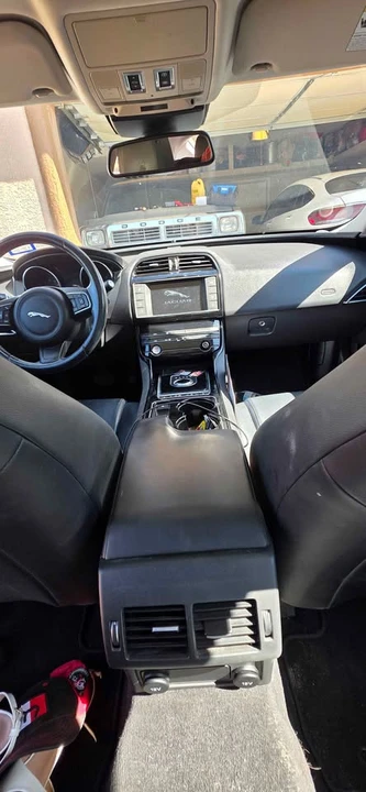2017 Jaguar XE - Image 6 of 10