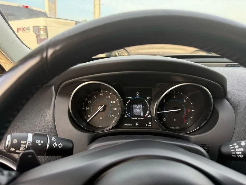 2017 Jaguar XE - Image 13 of 14