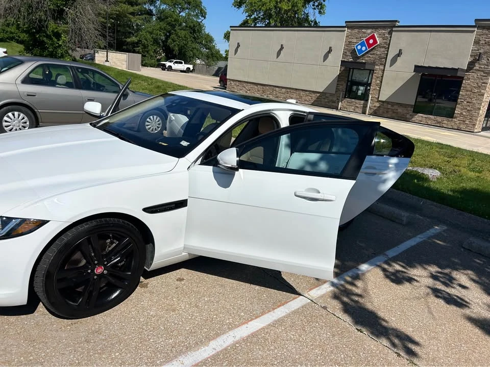 2017 Jaguar XE - Image 8 of 10
