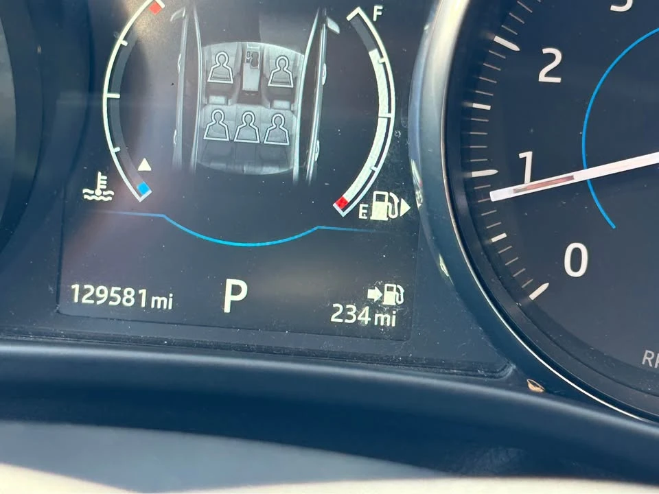 2017 Jaguar XE - Image 10 of 10