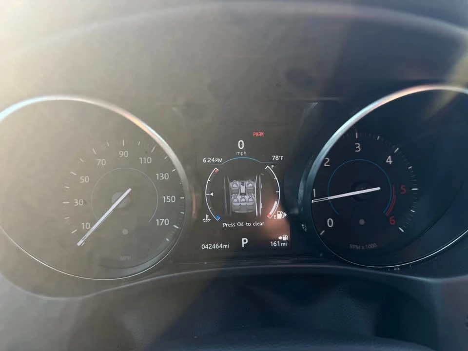 2017 Jaguar XE - Image 8 of 10