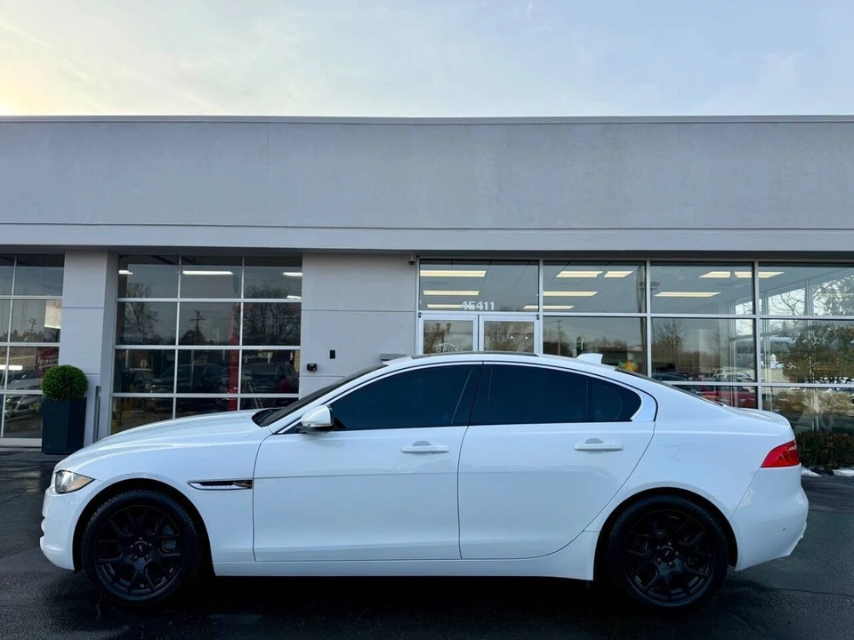 2017 Jaguar XE - Image 2 of 21