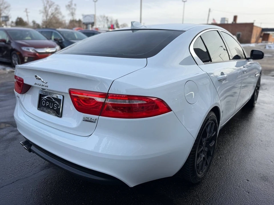 2017 Jaguar XE - Image 5 of 21