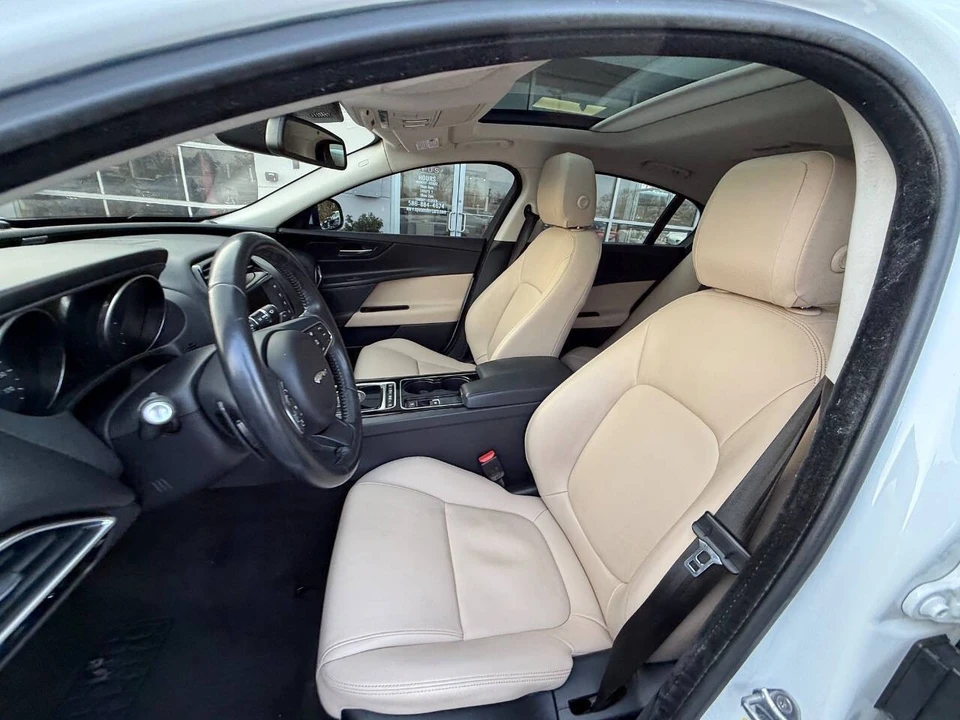 2017 Jaguar XE - Image 11 of 21