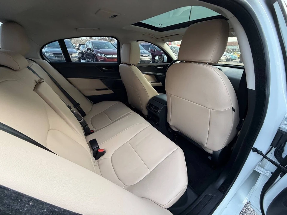 2017 Jaguar XE - Image 13 of 21