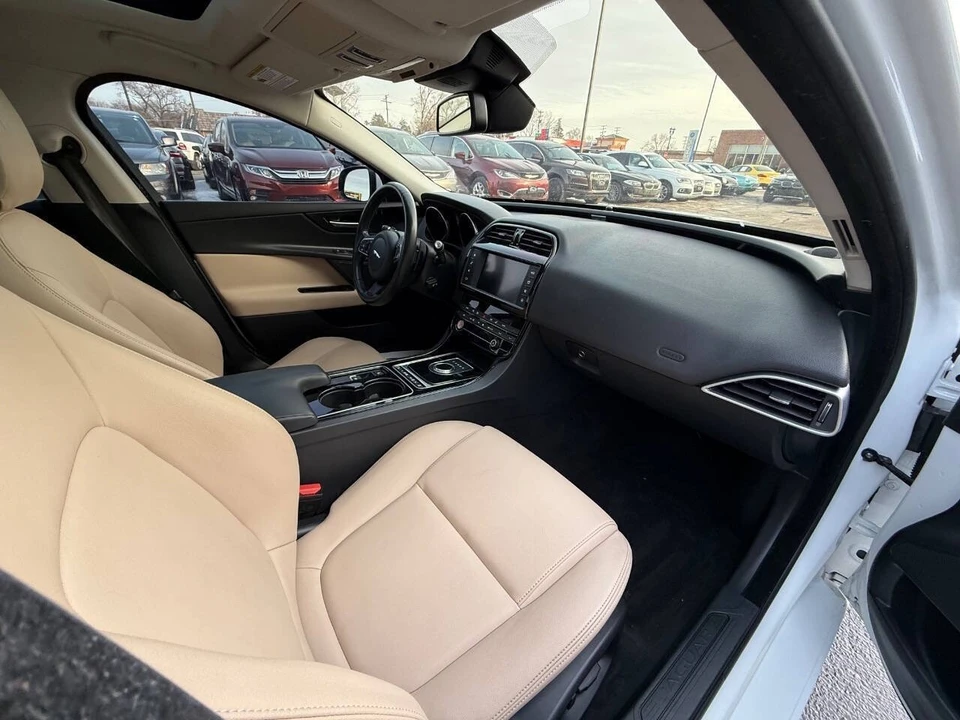 2017 Jaguar XE - Image 14 of 21