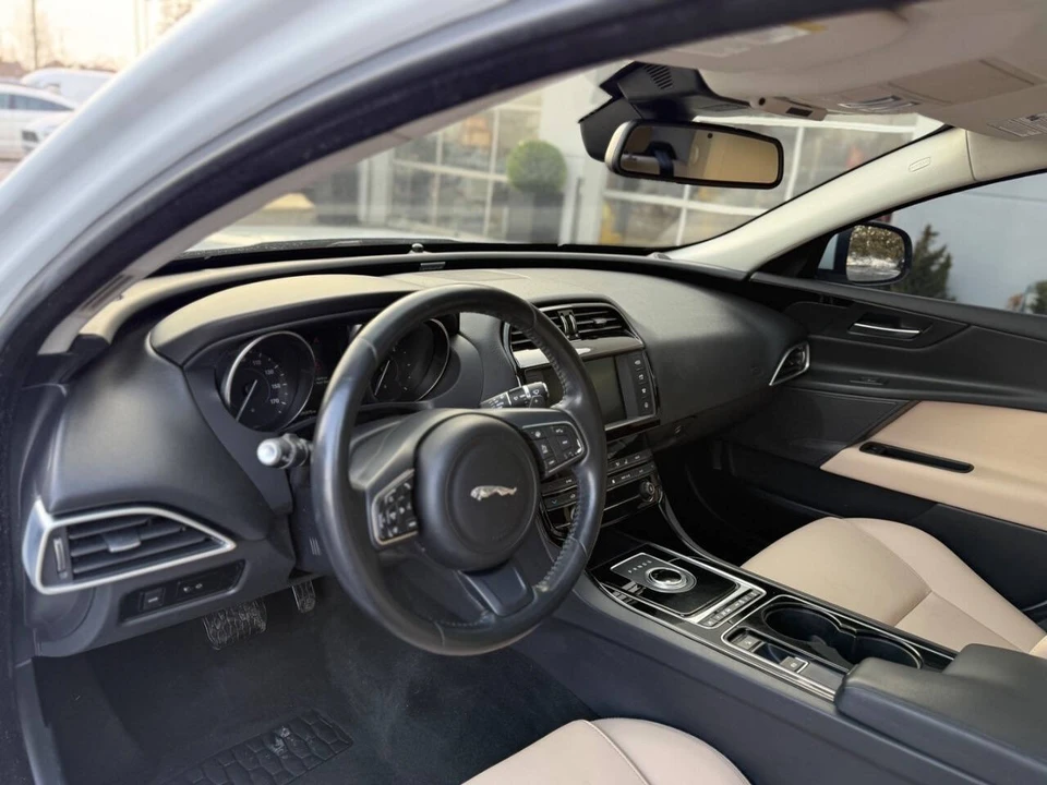 2017 Jaguar XE - Image 9 of 21