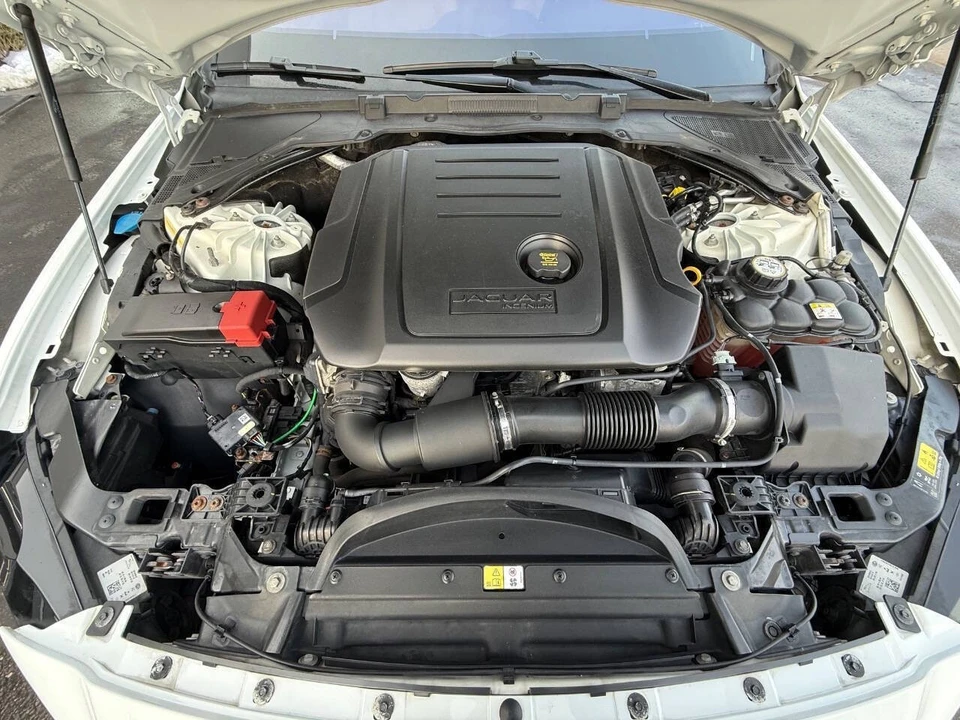 2017 Jaguar XE - Image 21 of 21