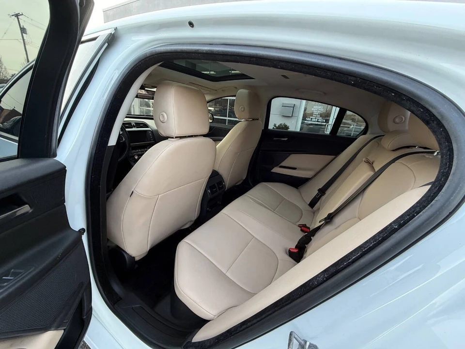 2017 Jaguar XE - Image 12 of 21