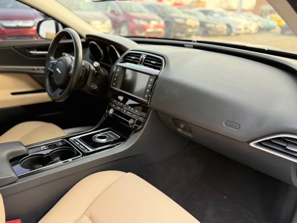2017 Jaguar XE - Image 15 of 21