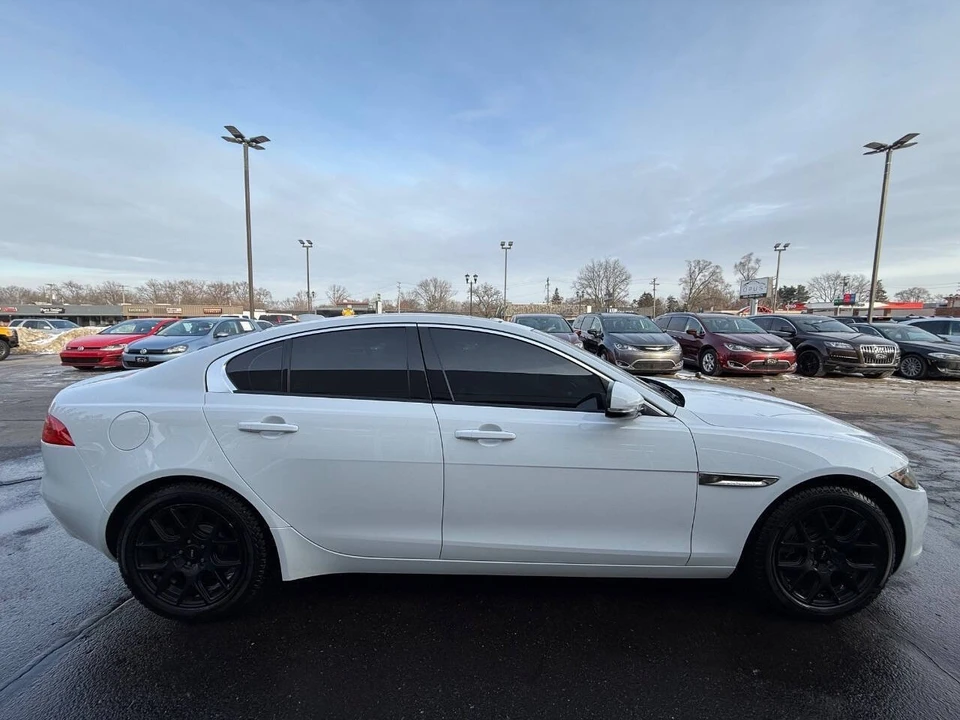 2017 Jaguar XE - Image 6 of 21