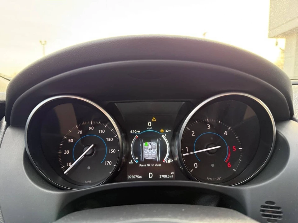2017 Jaguar XE - Image 18 of 21