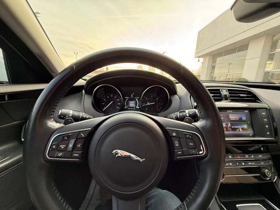2017 Jaguar XE - Image 17 of 21