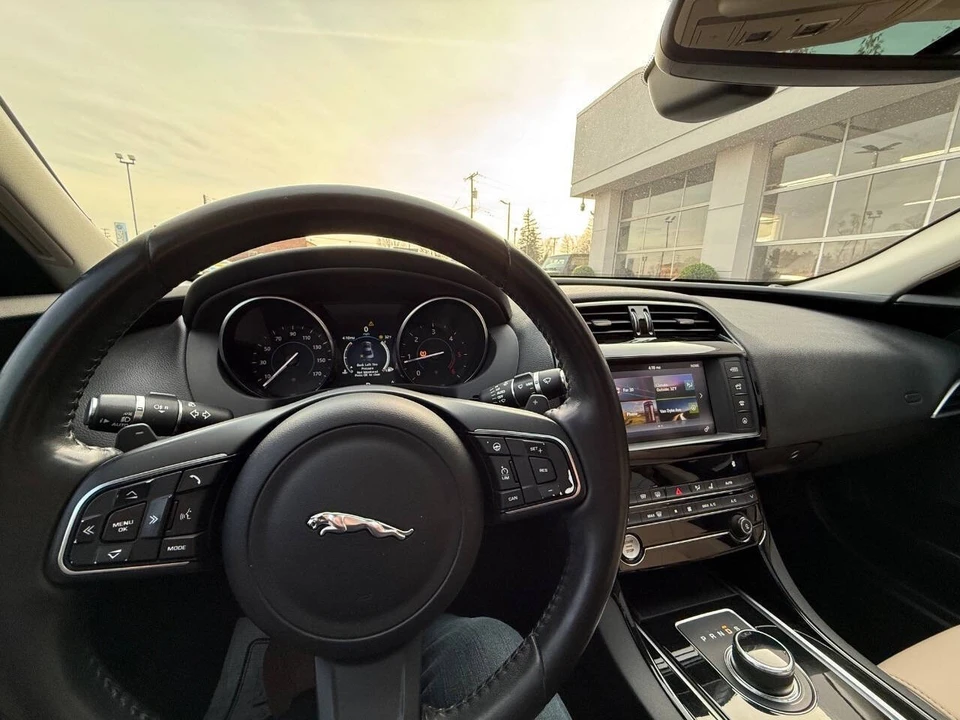 2017 Jaguar XE - Image 16 of 21