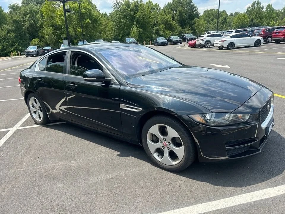 2017 Jaguar XE - Image 2 of 8