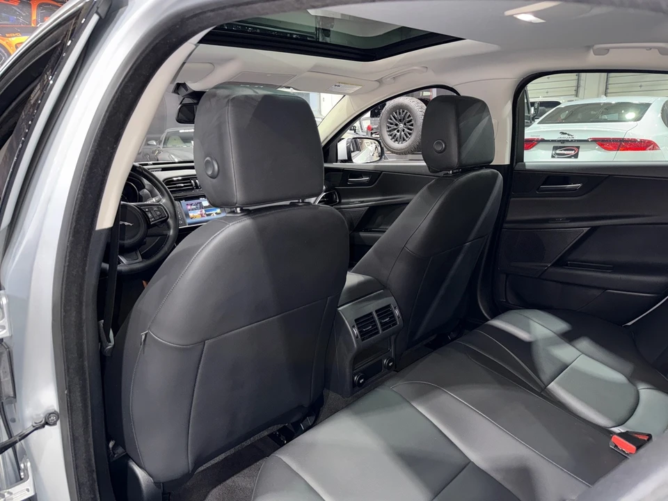 2017 Jaguar XE - Image 12 of 12
