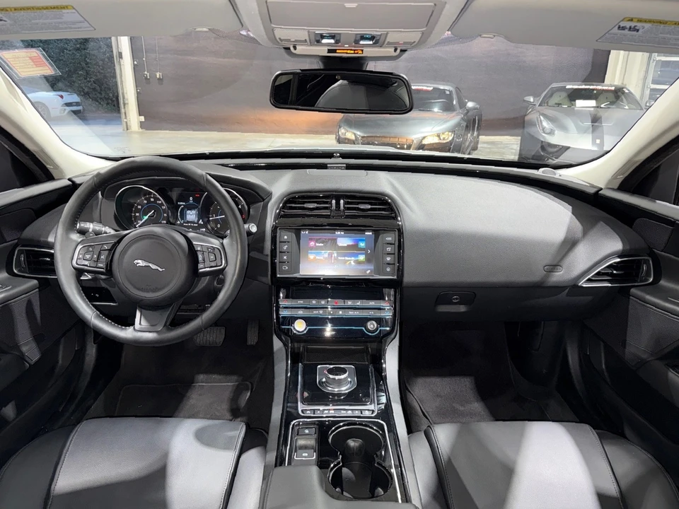 2017 Jaguar XE - Image 9 of 12