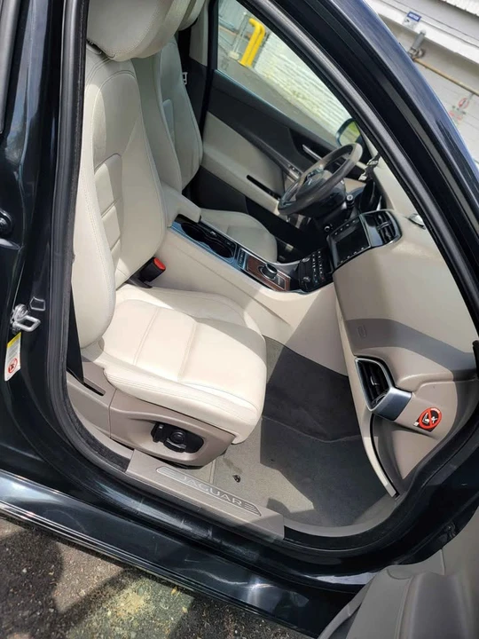 2017 Jaguar XE - Image 12 of 15