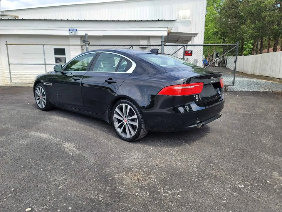 2017 Jaguar XE - Image 3 of 15