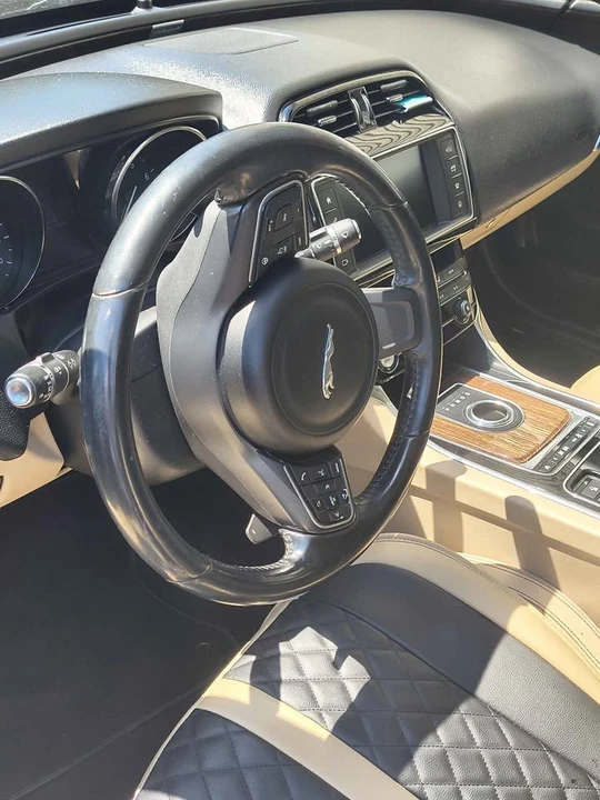 2017 Jaguar XE - Image 2 of 6