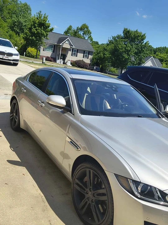 2017 Jaguar XE - Image 3 of 6