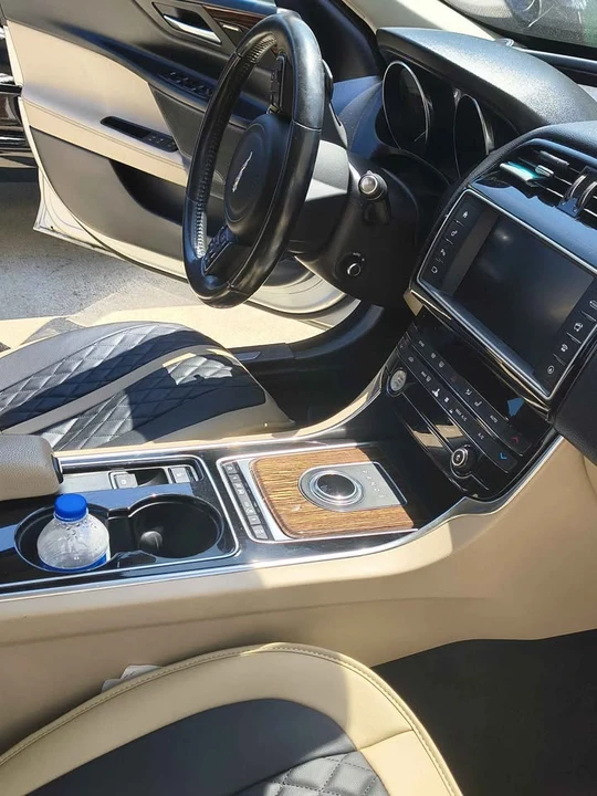2017 Jaguar XE - Image 5 of 6